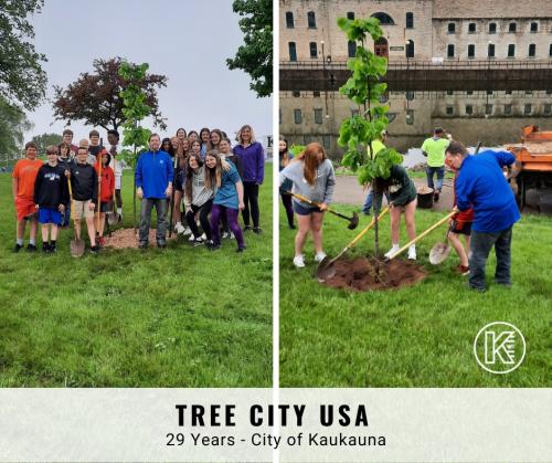 7th Grade Students From River View Middle School Help Kaukauna Mayor Celebrate Tree City USA By Planting Trees